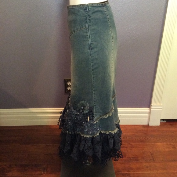 Bedazzled, yet slightly distressed denim skirt 😋 - Picture 6 of 8